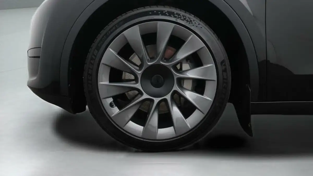 2023-tesla-model-y-e-rwd-big-18