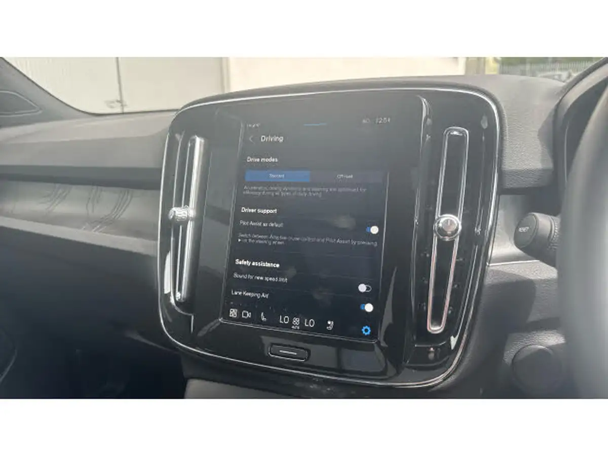 2023-volvo-xc40-e-recharge-ultimate-235bhp-big-29