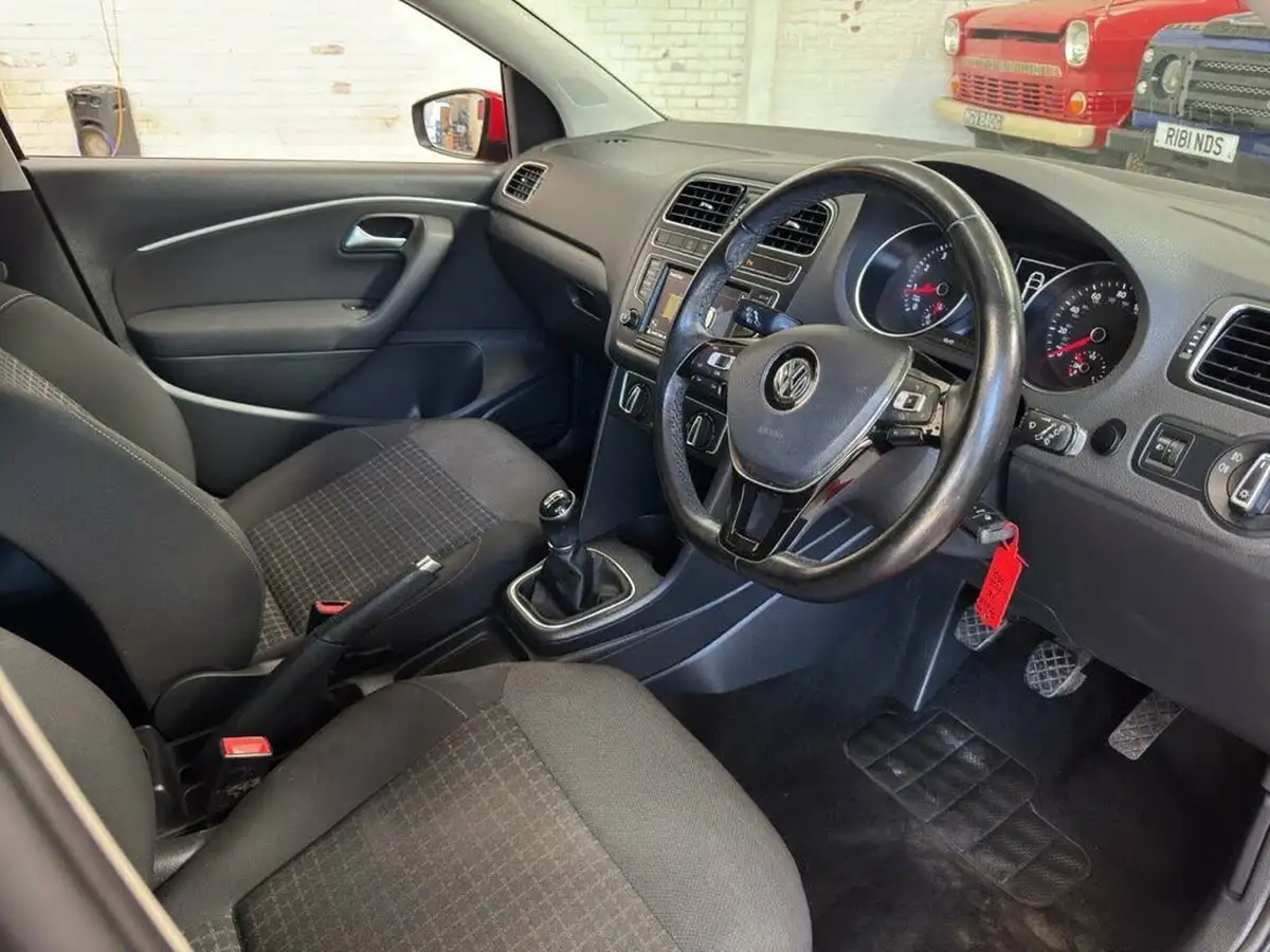 2016-volkswagen-polo-10-match-60ps-5d-big-48