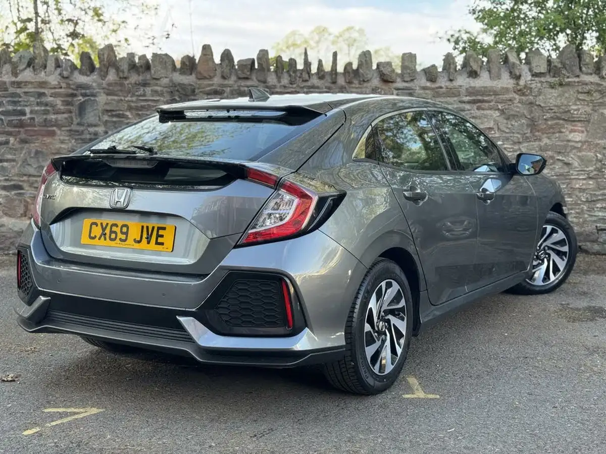 2019-honda-civic-10-vtec-turbo-se-hatchback-5d-big-10