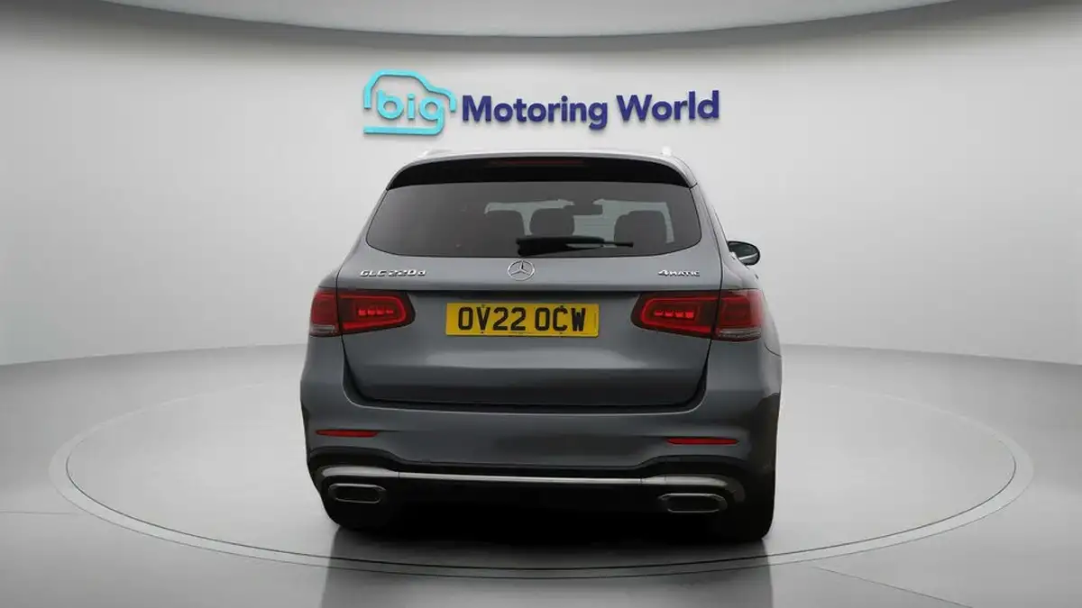 2022-mercedes-benz-glc-class-20d-glc220d-amg-line-195ps-station-wagon-5d-1950cc-4matic-plus-big-6