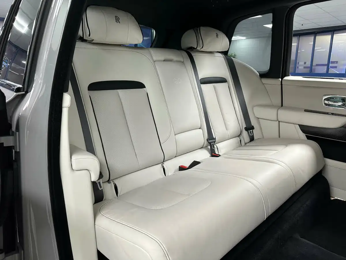 2023-rolls-royce-cullinan-675-black-badge-big-13