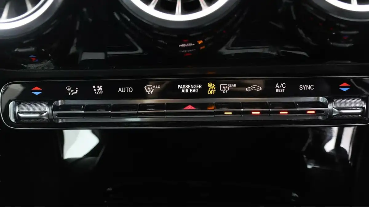 2019-mercedes-benz-a-class-20-a250-amg-line-premium-hatchback-5d-big-11