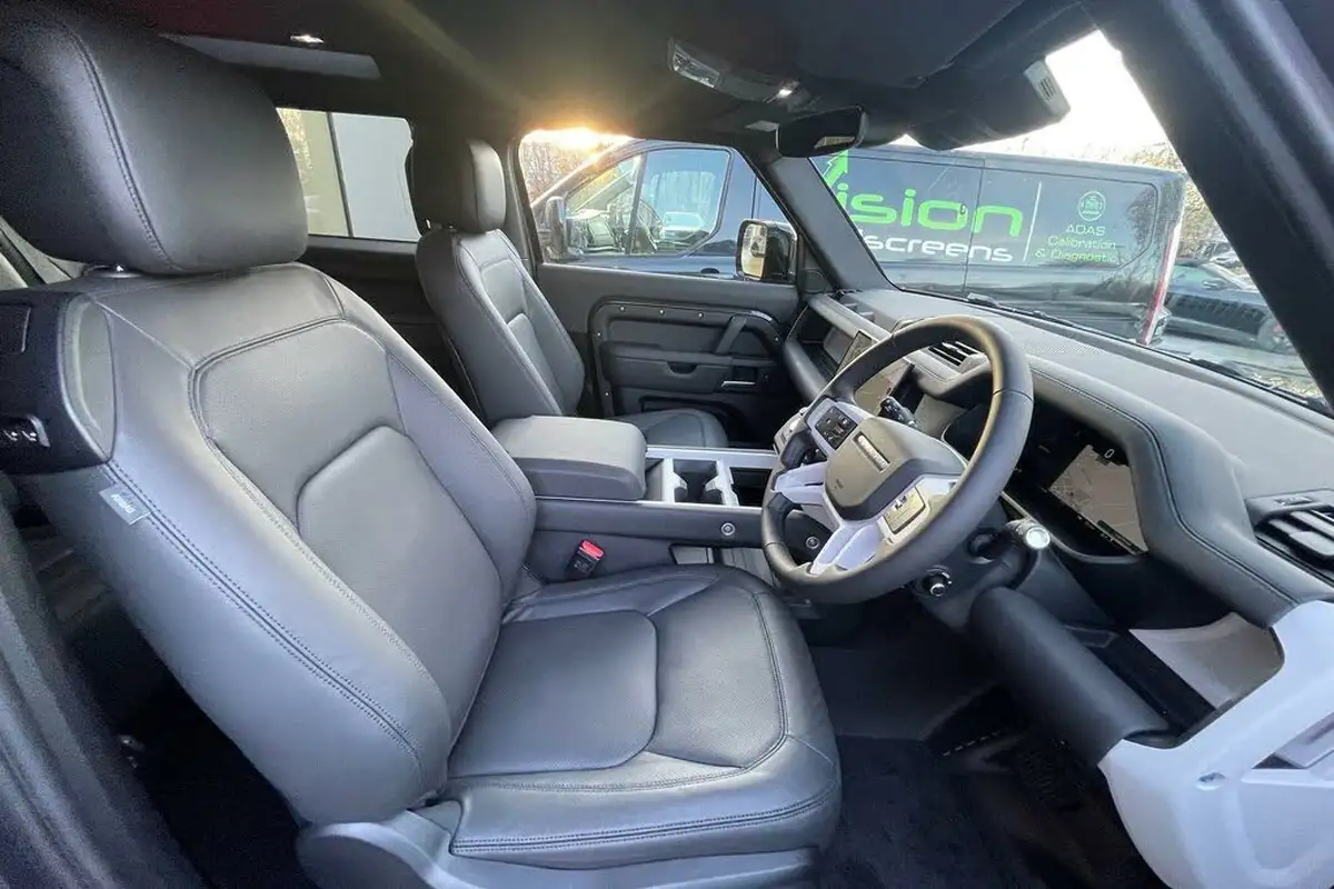 2024-land-rover-90-defender-30-d350-x-dynamic-se-big-8