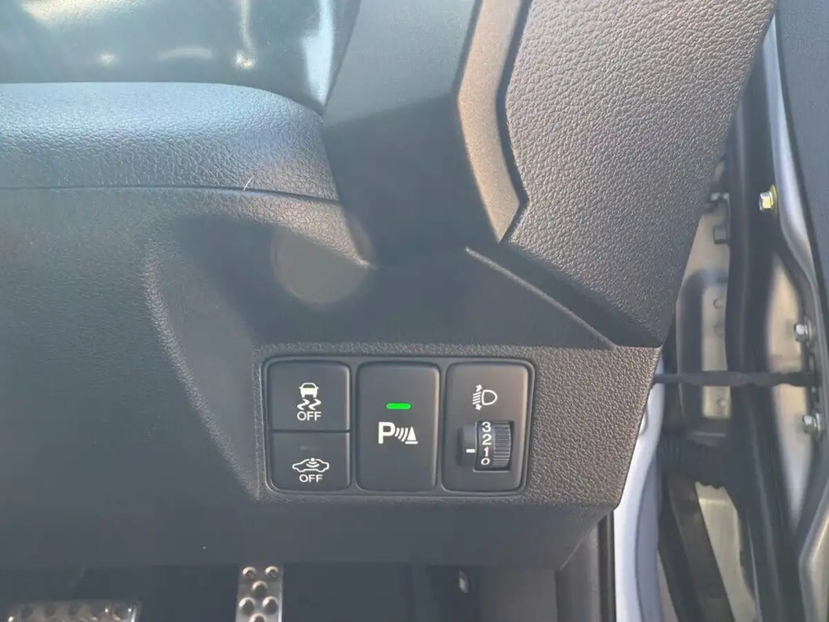 2016-honda-civic-18-i-vtec-sr-dasp-hatchback-auto-big-22