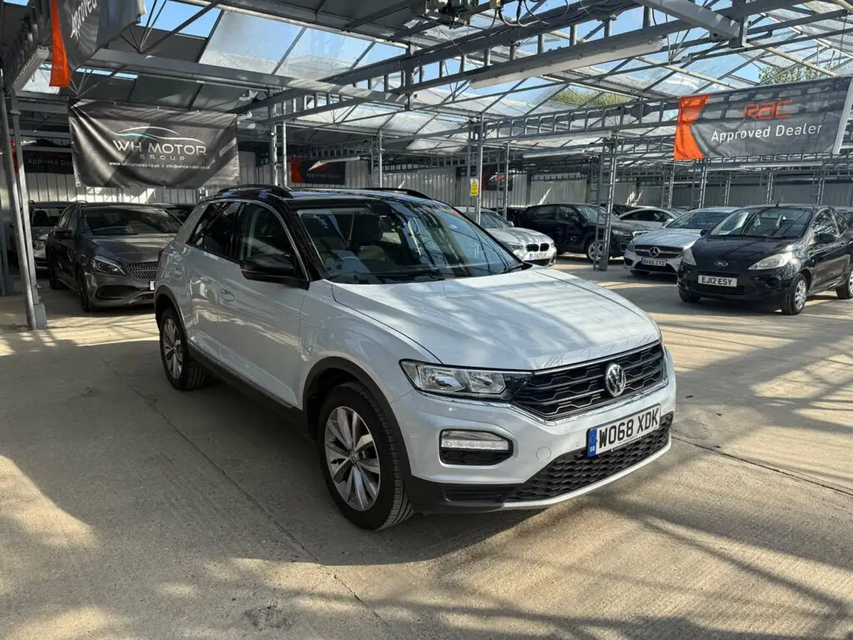 2019-volkswagen-t-roc-15-tsi-design-big-1