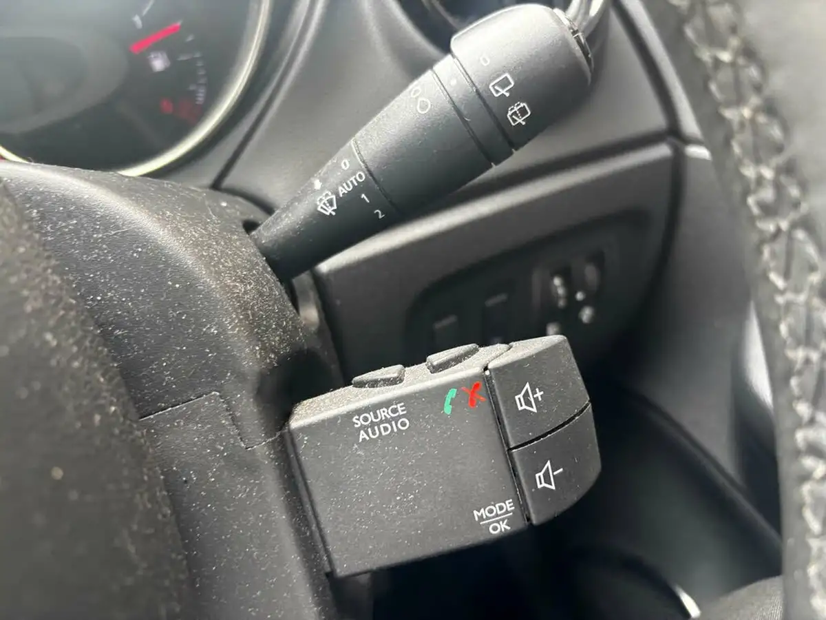 2019-renault-captur-09-tce-iconic-big-26