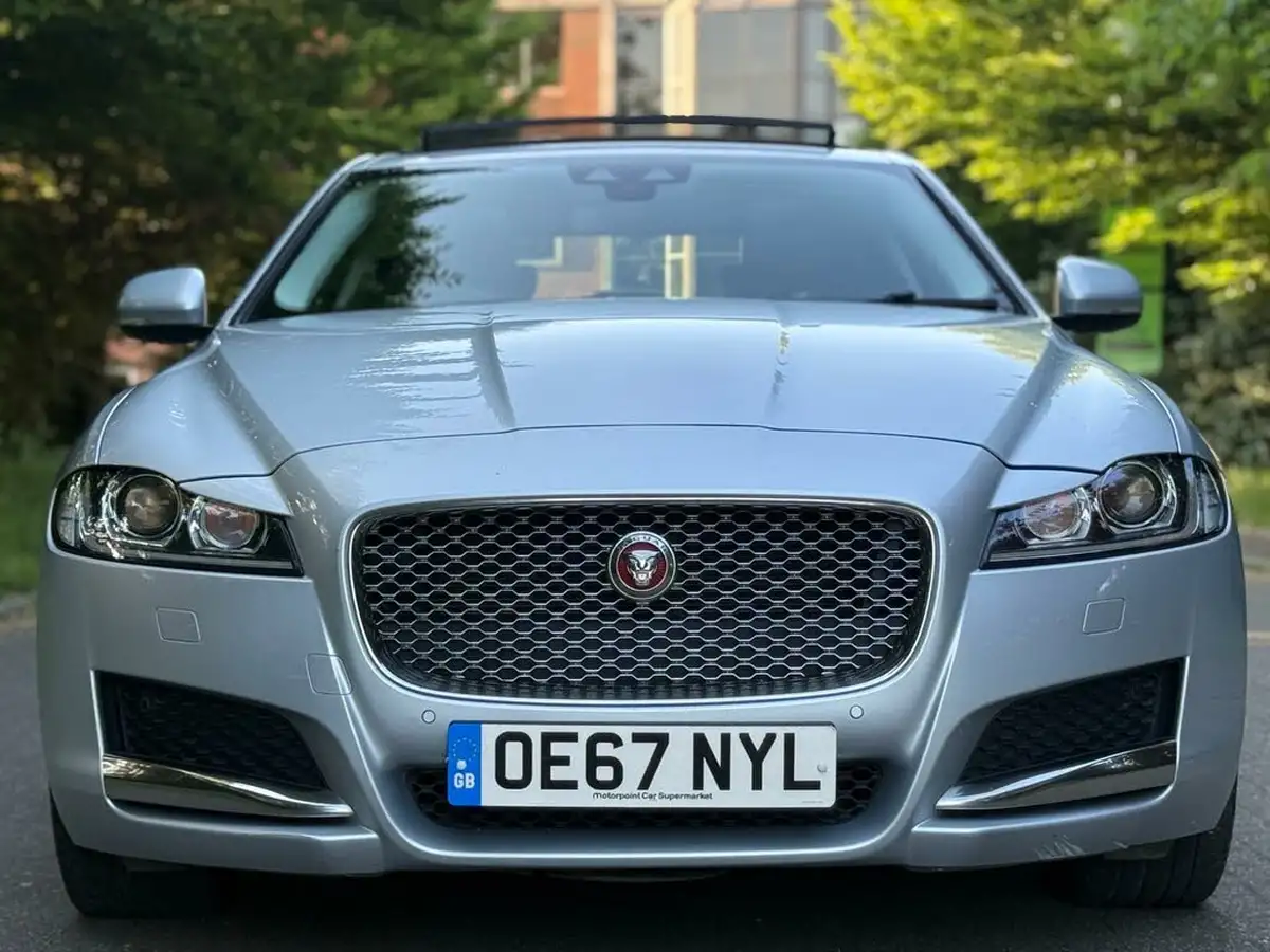 2017-jaguar-xf-20td-portfolio-240ps-awd-saloon-4d-1998cc-auto-big-9