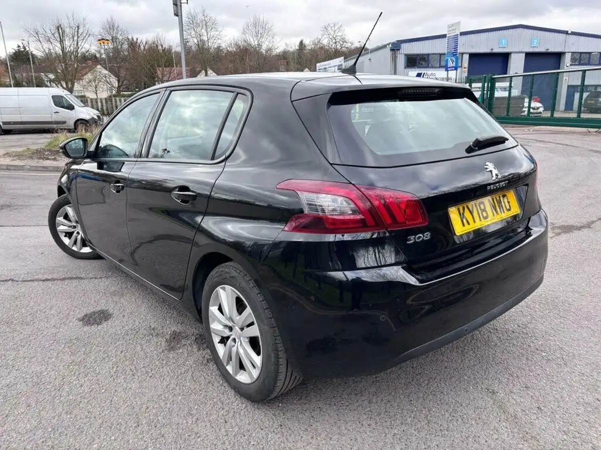 2018-peugeot-308-12-puretech-active-130bhp-eat6-big-17
