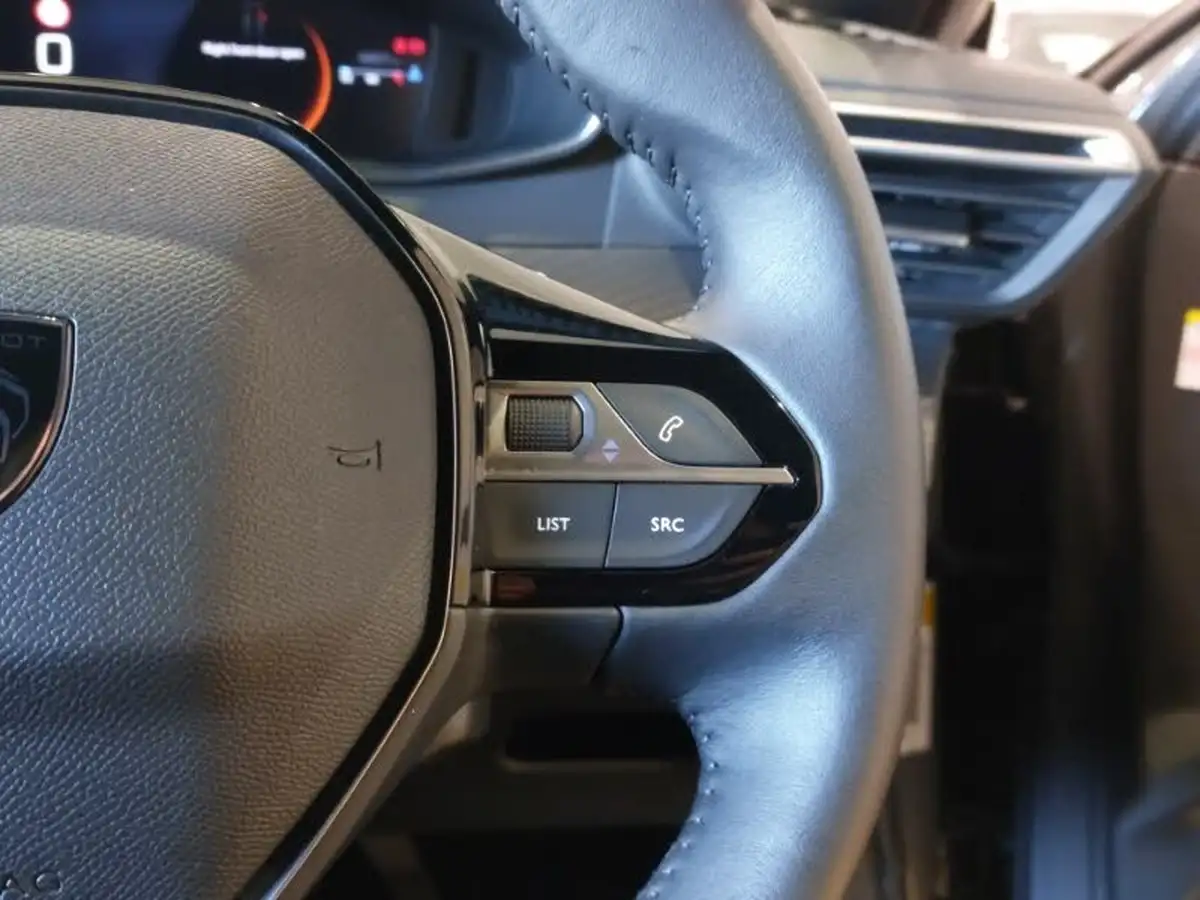 2023-peugeot-2008-suv-12-puretech-allure-big-17