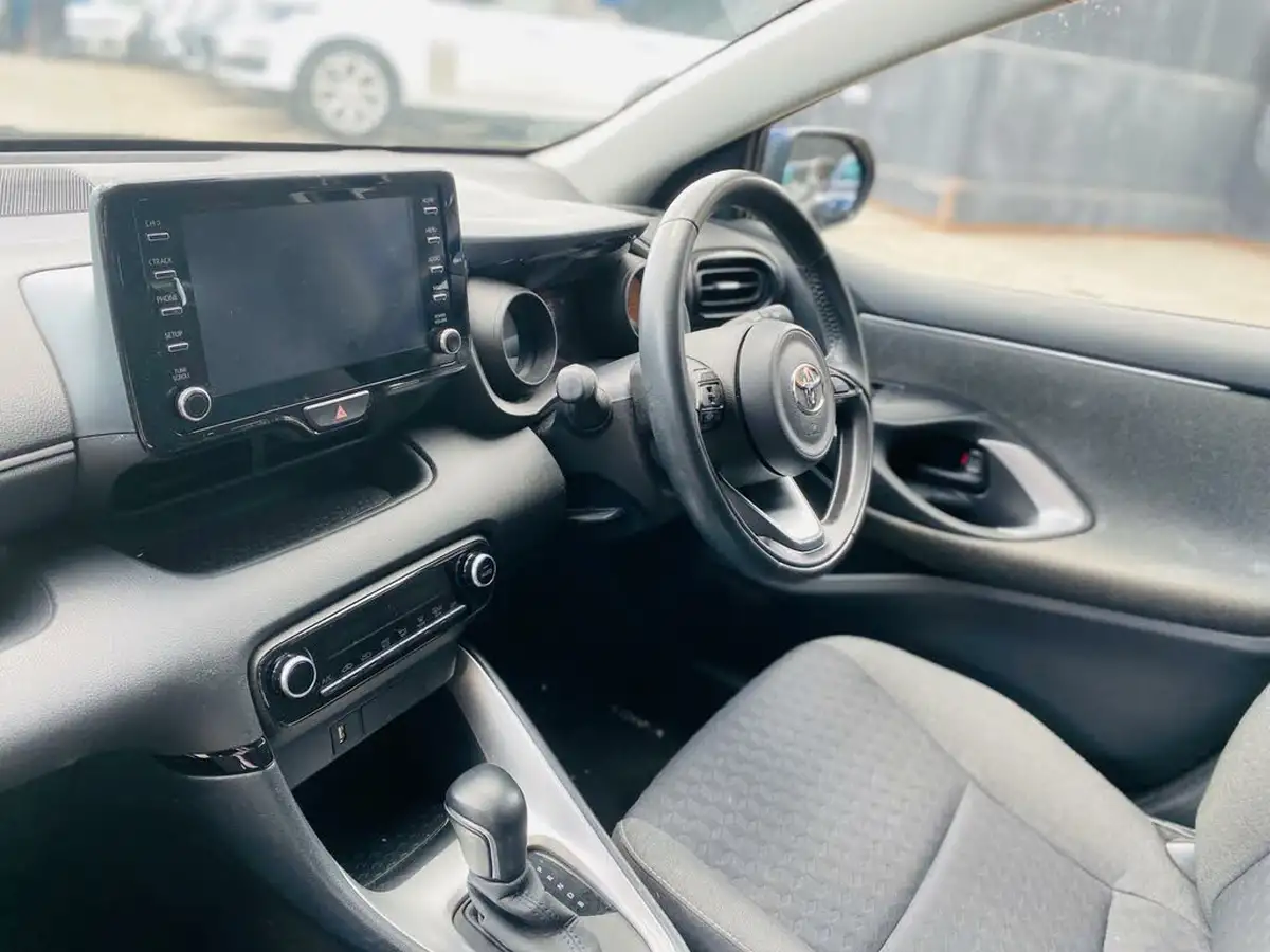 2020-toyota-yaris-15-vvt-i-design-big-1