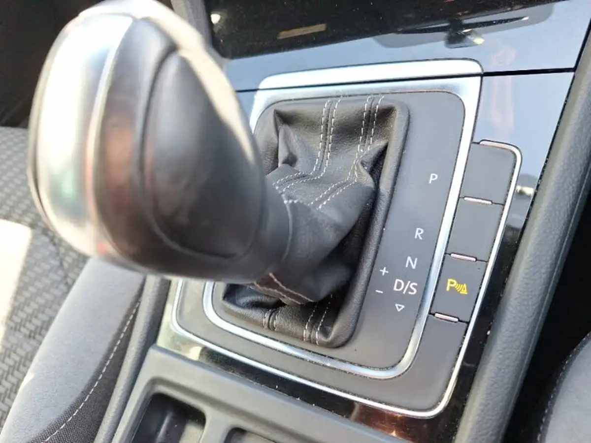 2019-volkswagen-golf-20tdi-r-line-5d-dsg-big-18