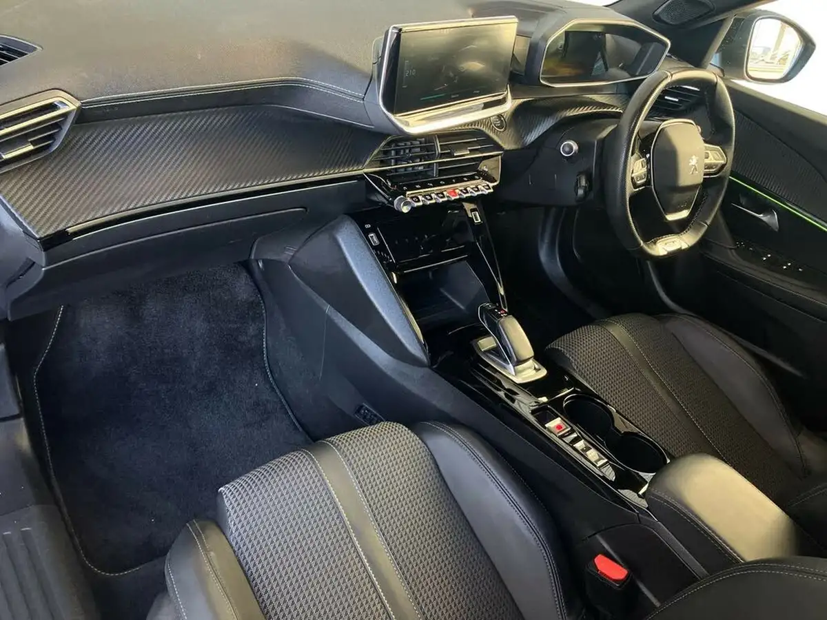2021-peugeot-2008-suv-e-gt-50kwh-big-5