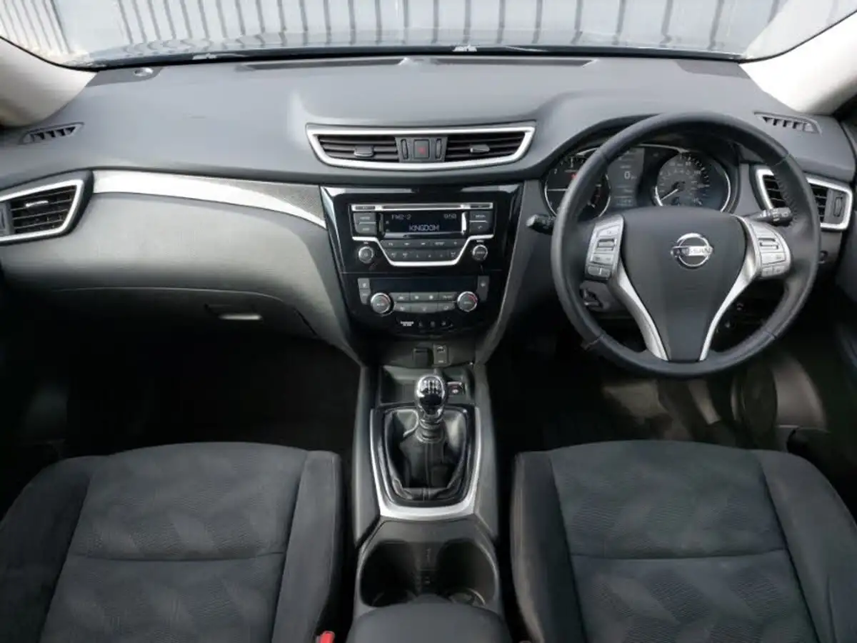 2016-nissan-x-trail-16dci-acenta-big-2