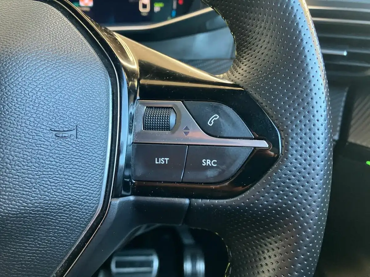 2021-peugeot-2008-suv-e-gt-50kwh-big-25