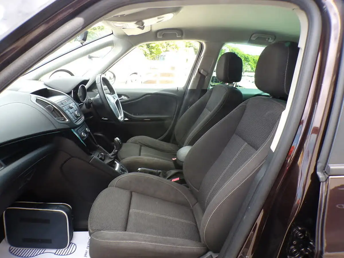 2015-vauxhall-zafira-tourer-14i-16v-turbo-sri-leather-pk-big-15
