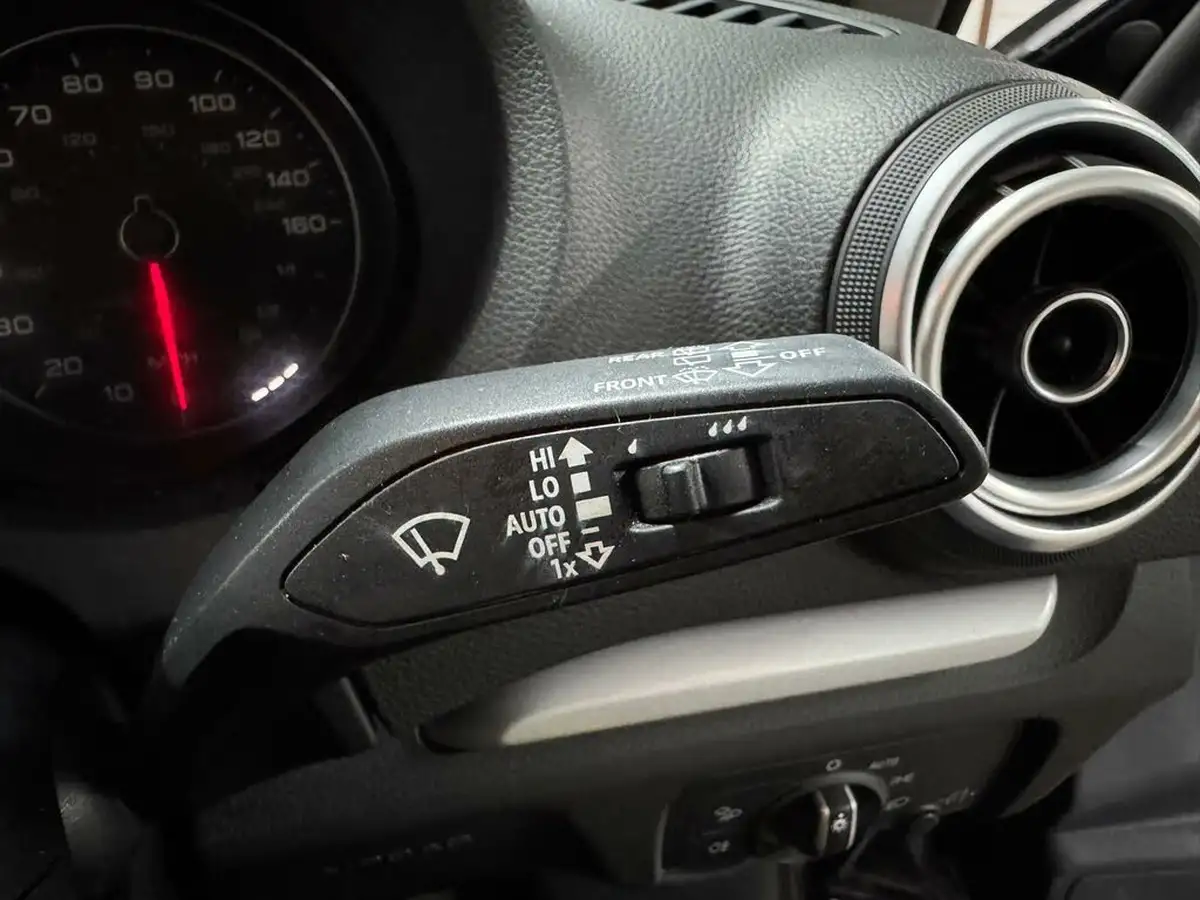 2016-audi-a3-10-tfsi-se-hatchback-3d-big-35