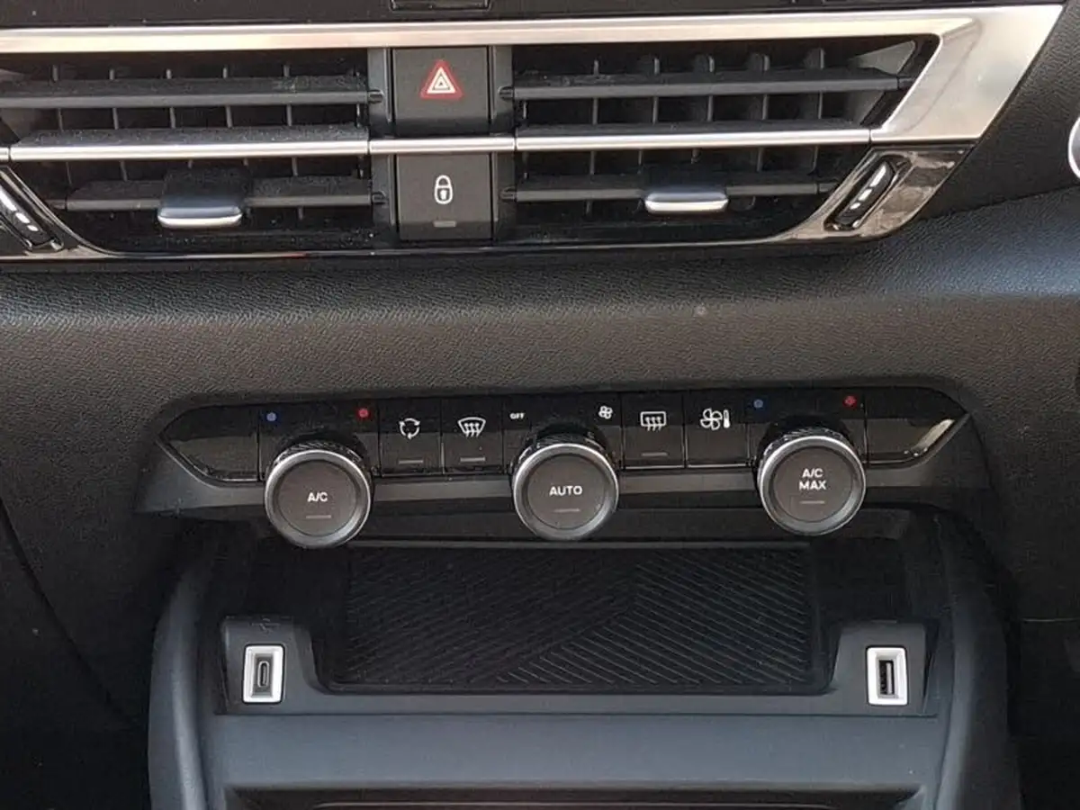 2022-citroen-c4-12-puretech-shine-130ps-big-10