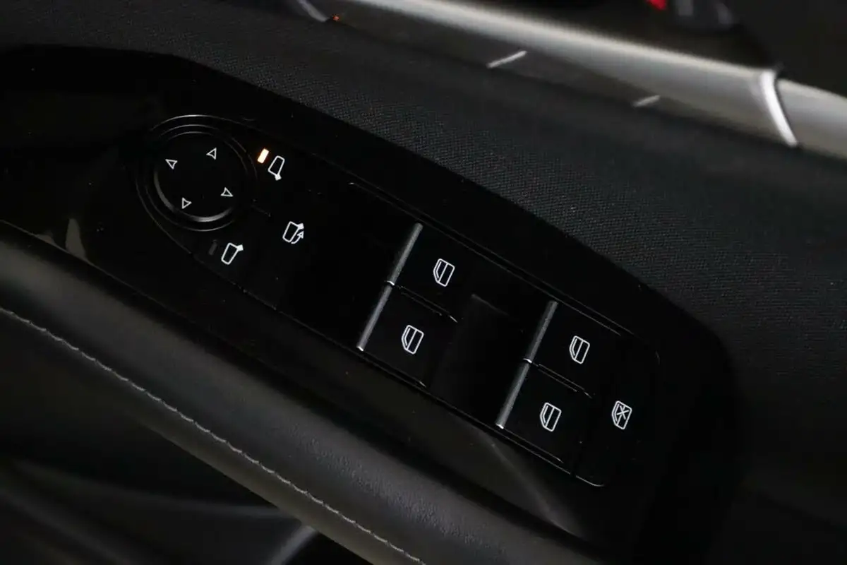 2023-mazda-cx-30-20-e-skyactiv-g-se-l-lux-big-16