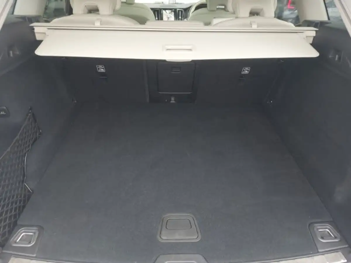 2024-volvo-xc60-20-b5-ultimate-big-7