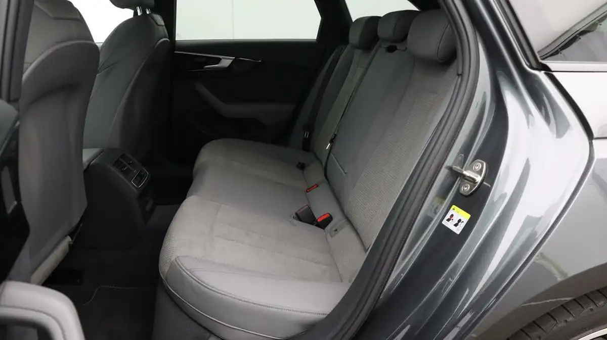 2023-audi-a4-avant-20-40-tdi-black-edition-big-16