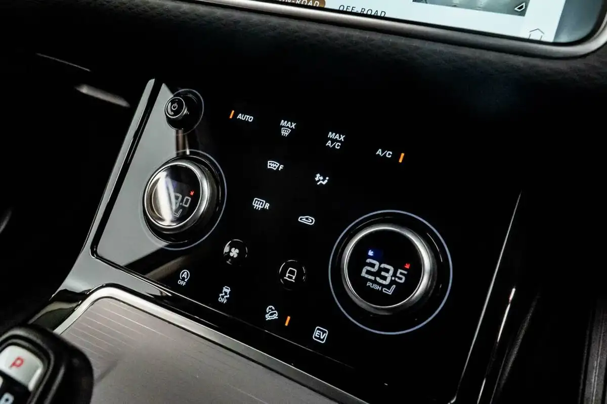2021-land-rover-range-rover-evoque-15-p300e-s-big-28