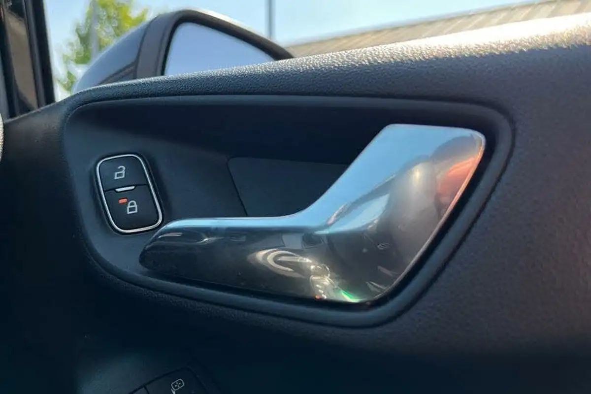 2019-ford-fiesta-10t-zetec-ss-3d-big-22