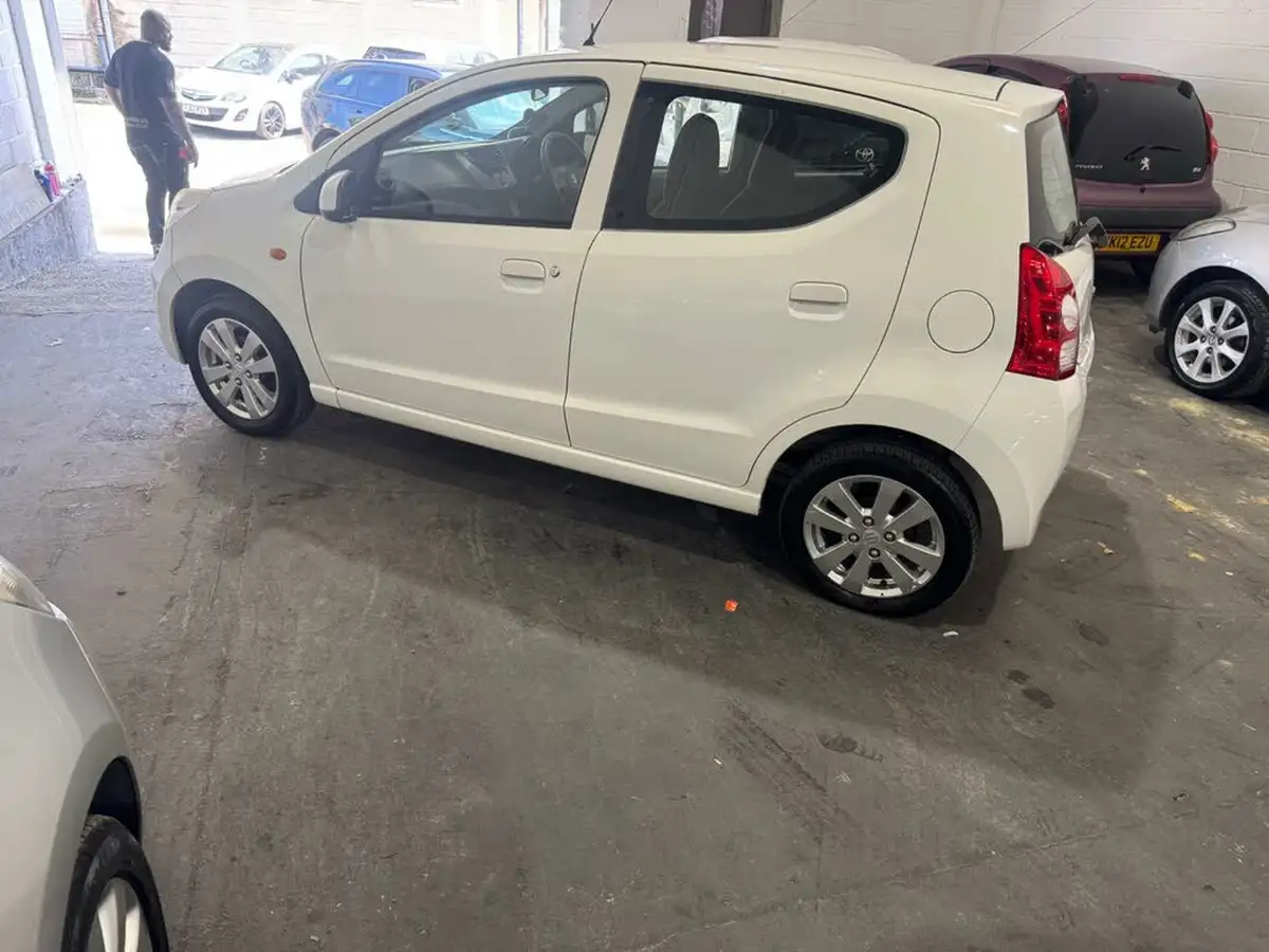 2010-suzuki-alto-10-sz4-big-8