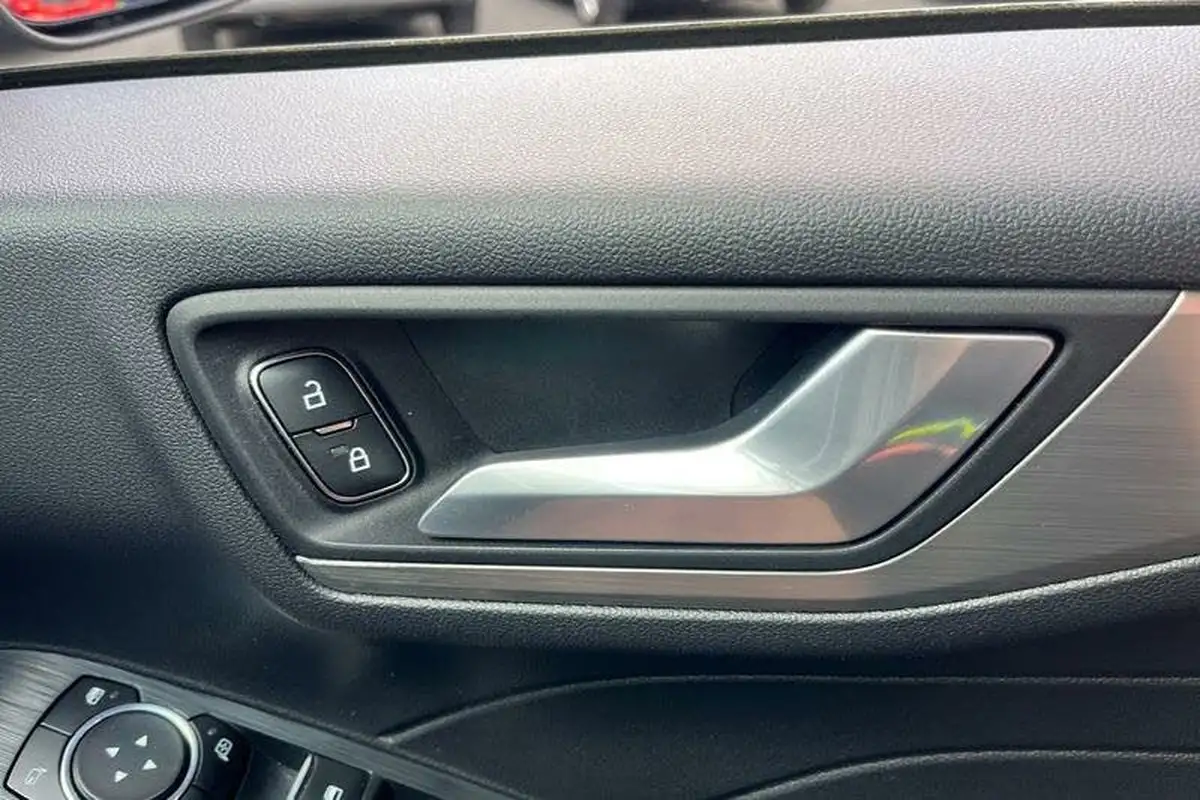 2022-ford-kuga-big-21