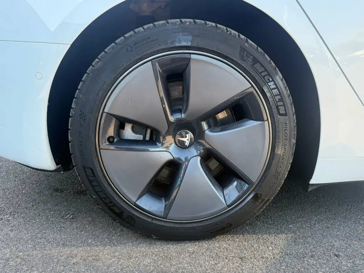 2022-tesla-model-3-e-long-range-big-12