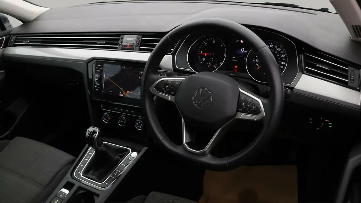 2021-volkswagen-passat-20tdi-se-nav-150ps-estate-5d-big-8