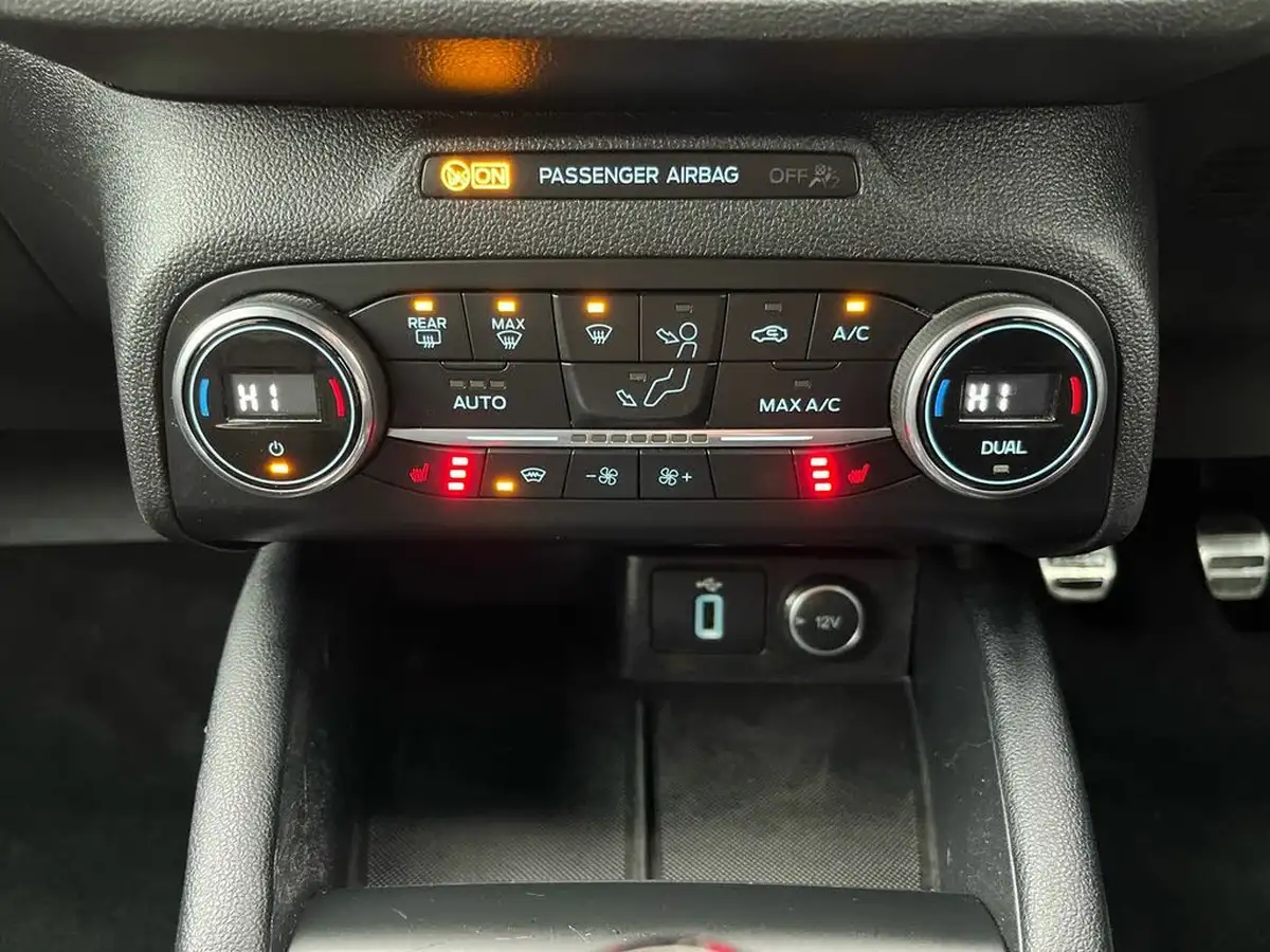 2018-ford-focus-15-st-line-x-hatchback-big-27