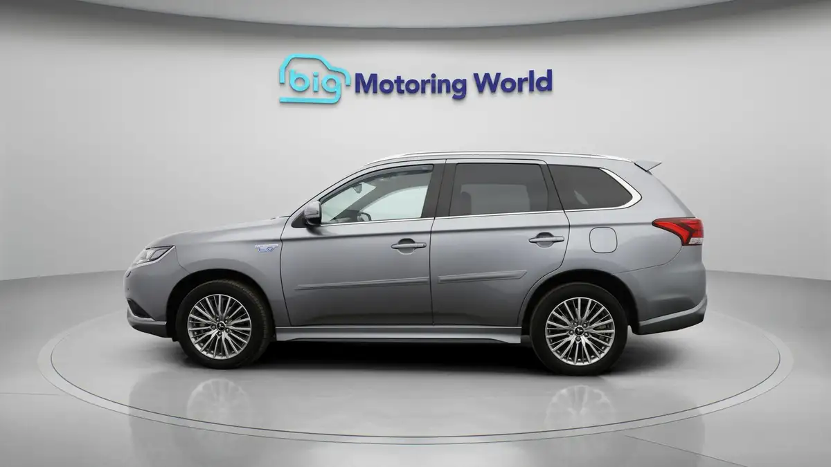 2021-mitsubishi-outlander-24-dynamic-phev-big-3