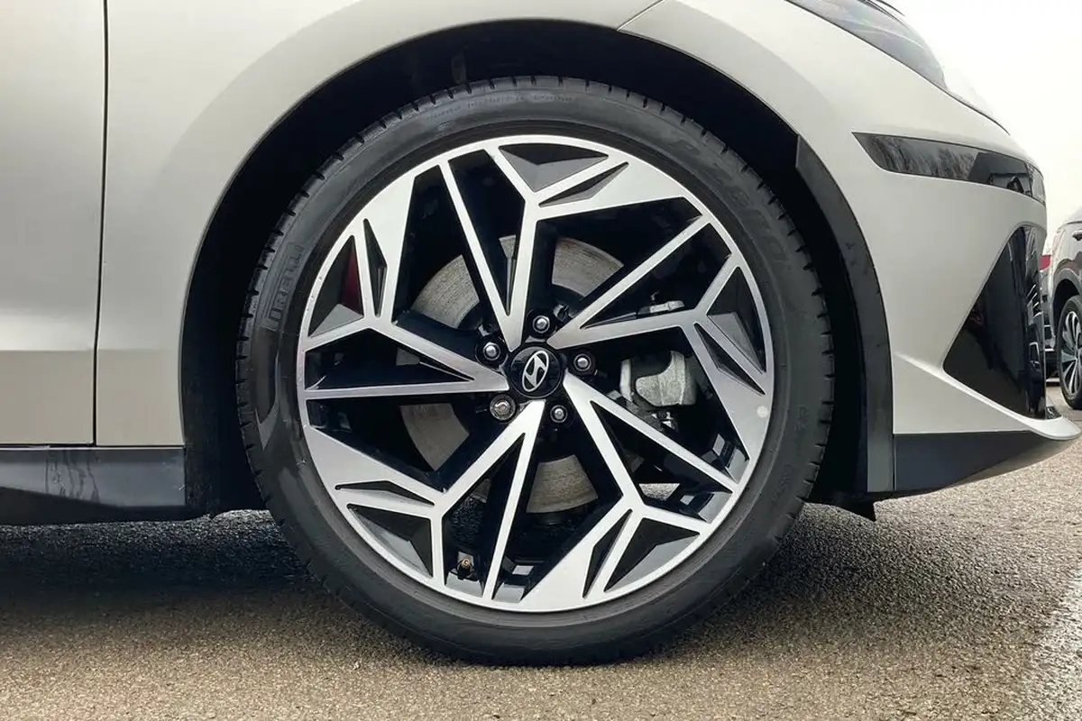 2024-hyundai-ioniq-6-e-premium-228ps-single-rwd-big-24