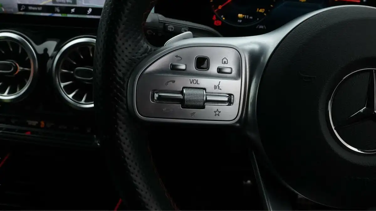 2021-mercedes-benz-eqa-e-eqa-250-amg-line-big-23