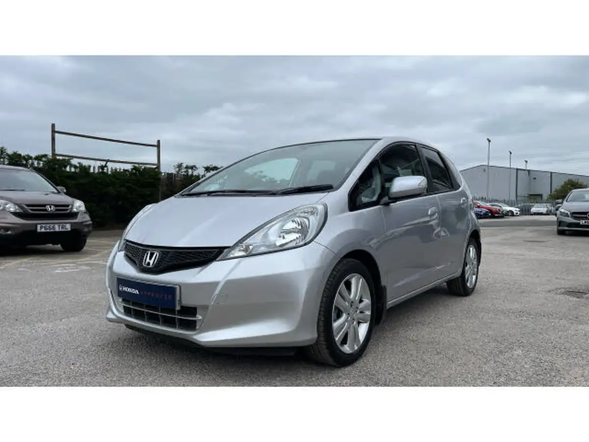 2013-honda-jazz-14-es-plus-cvt-big-15