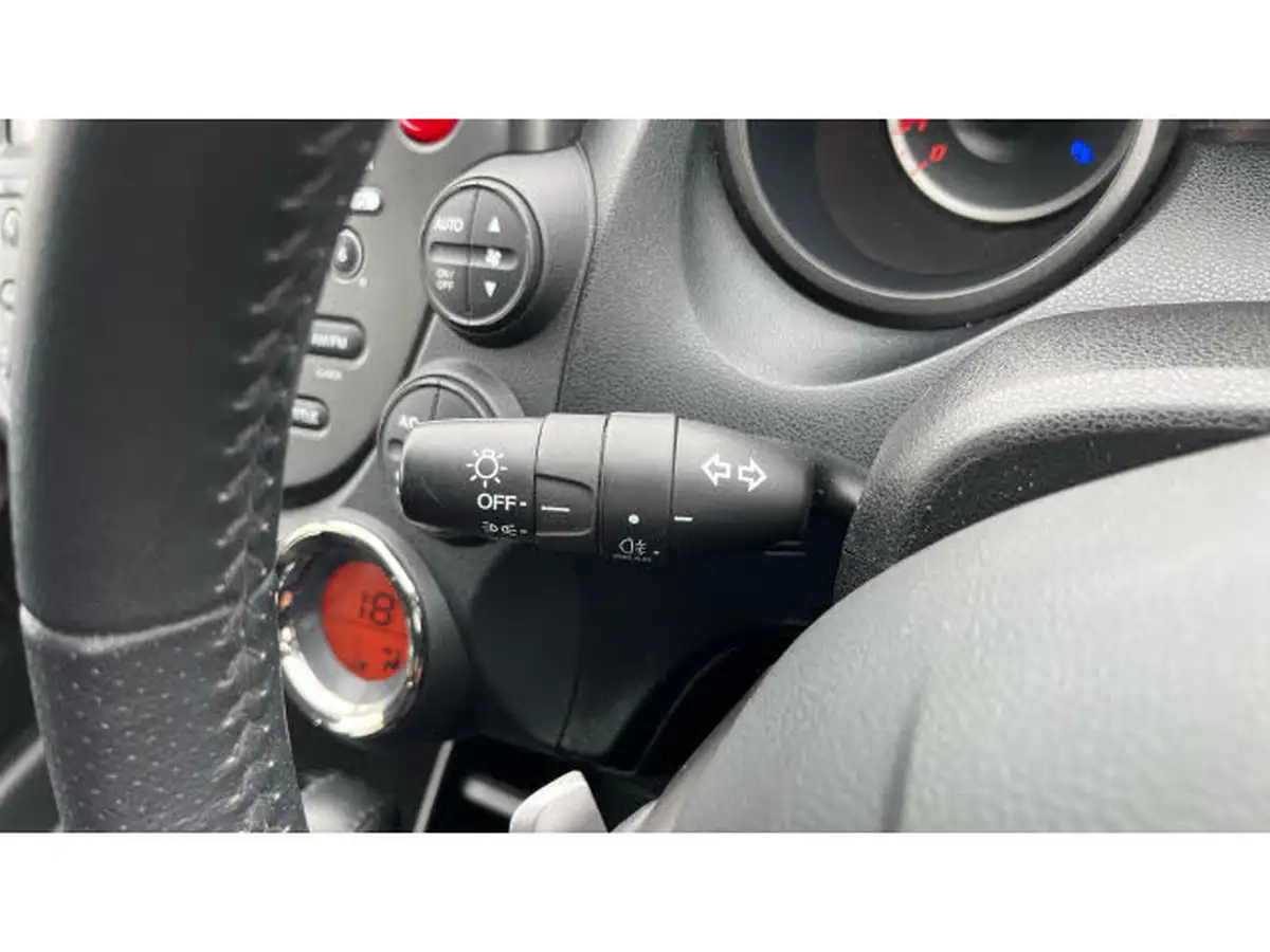 2013-honda-jazz-14-es-plus-cvt-big-39