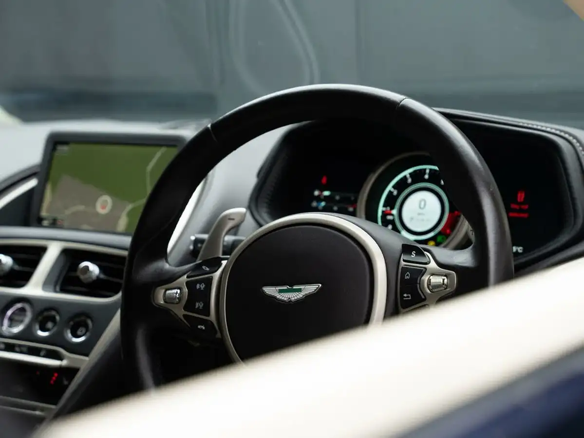 2016-aston-martin-db11-52-v12-launch-edition-big-33