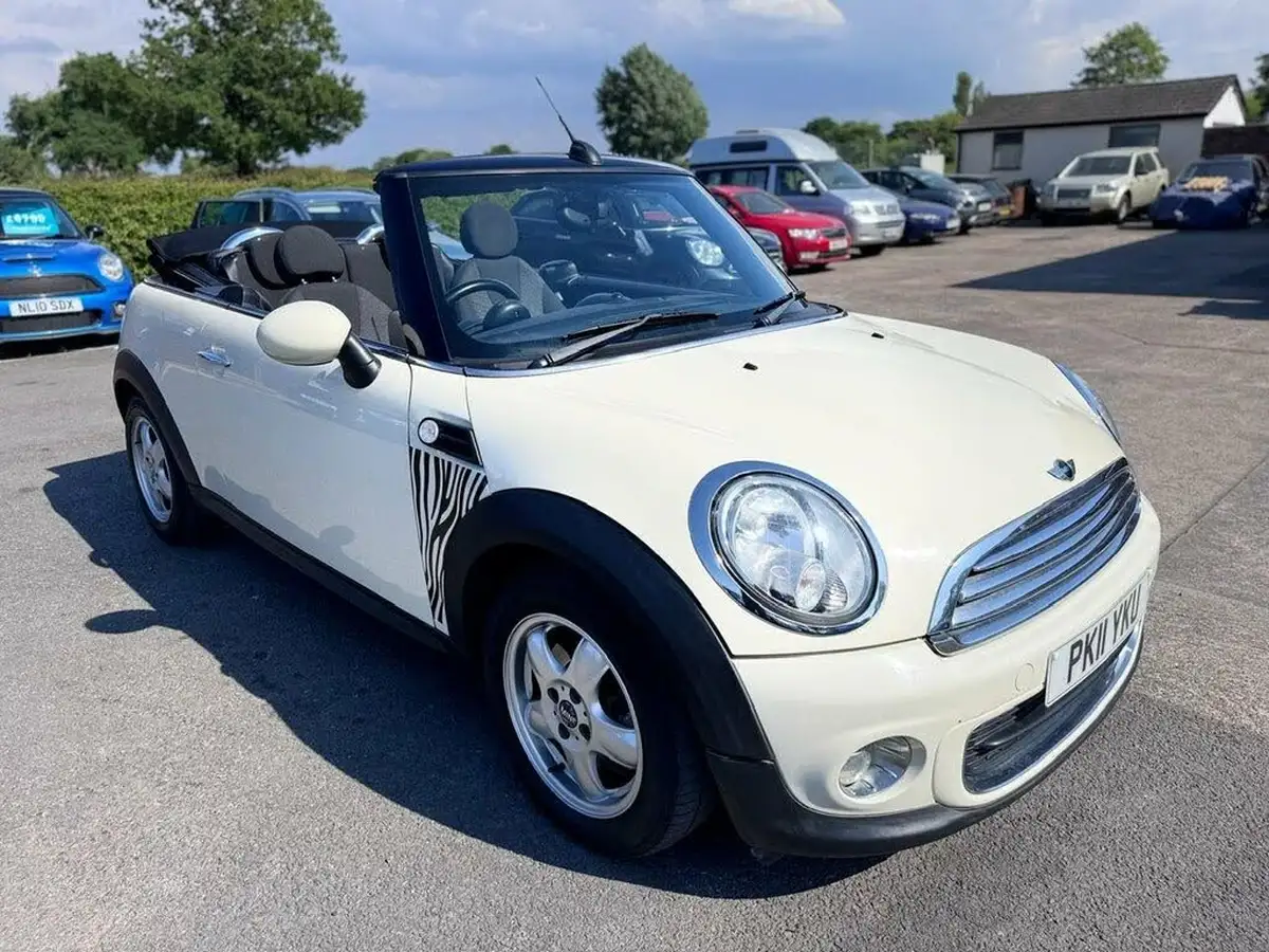 2011-mini-cooper-16-one-98bhp-convertible-2d-big-0