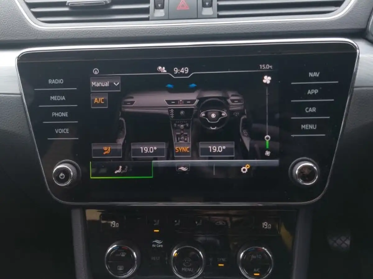2021-skoda-superb-20tdi-se-150ps-estate-big-15