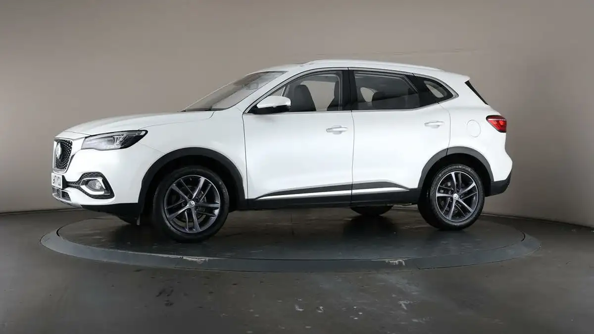 2022-mg-hs-15t-gdi-exclusive-162ps-big-39