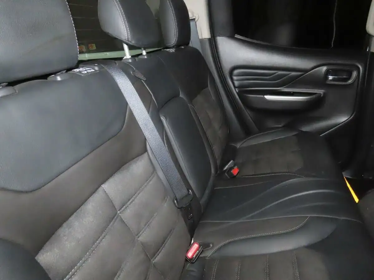 2020-mitsubishi-l200-22di-d-barbarian-x-big-9