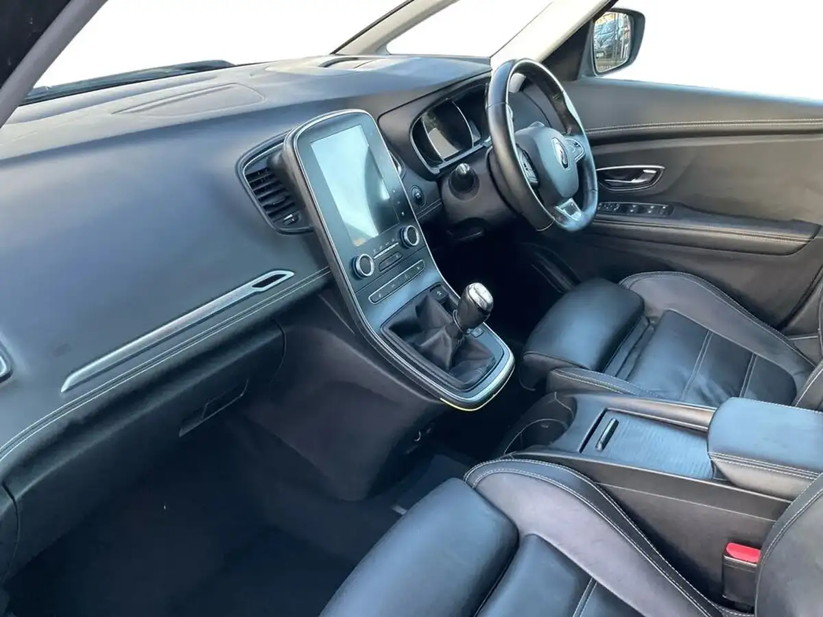 2017-renault-grand-scenic-12-tce-signature-nav-big-2