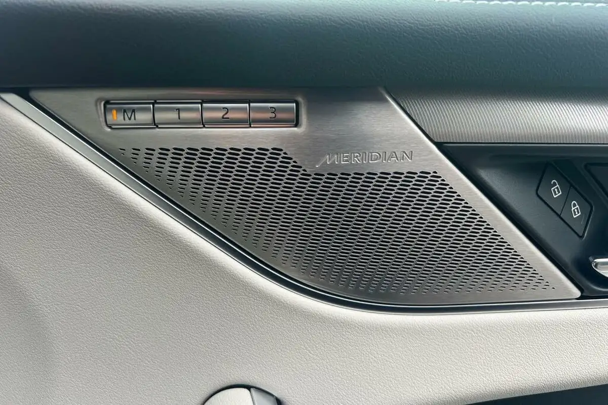 2024-jaguar-f-pace-20-d200-r-dynamic-se-black-90th-anniversary-edition-big-22