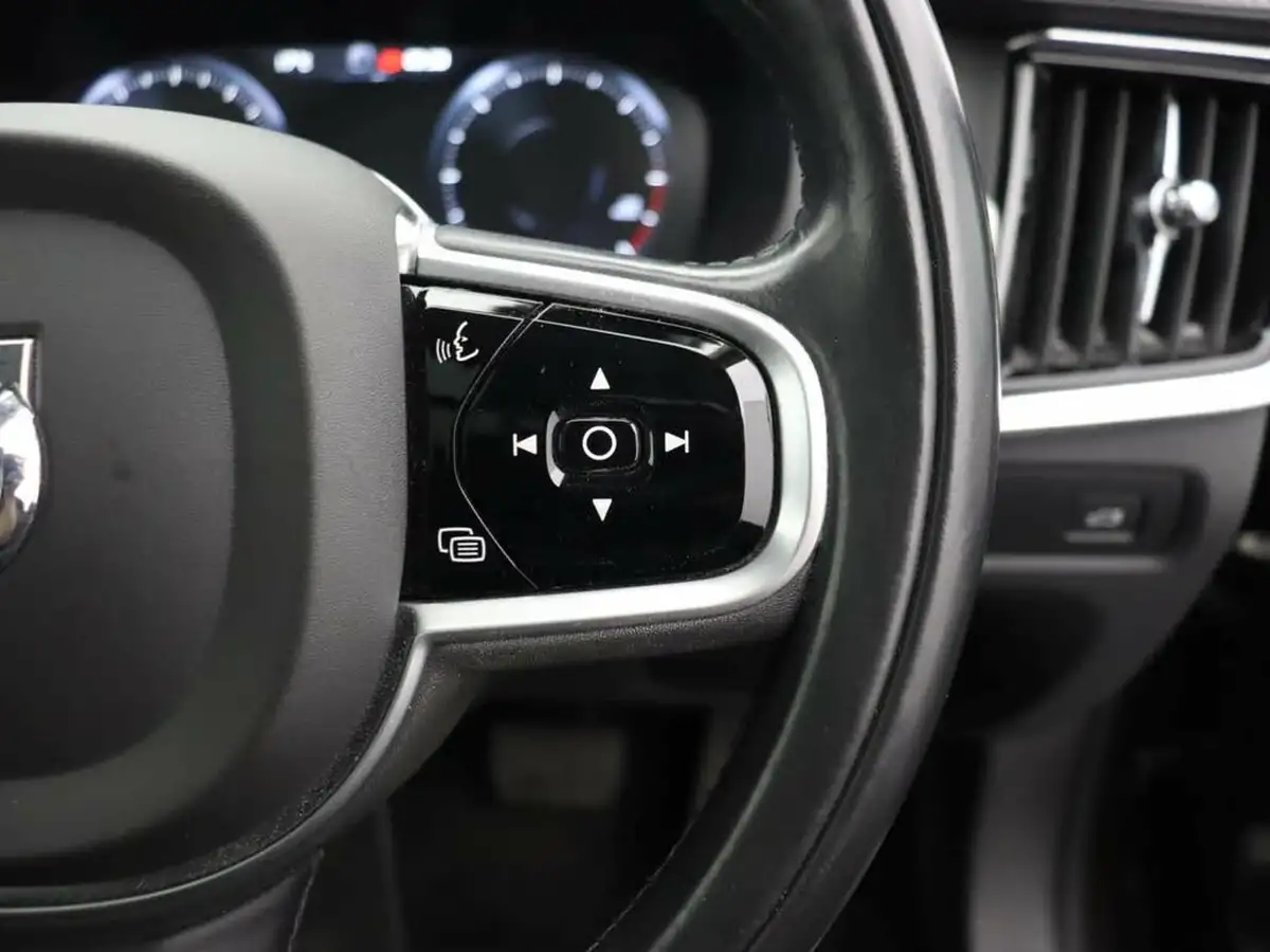 2018-volvo-v90-20td-d5-cross-country-pro-awd-big-35