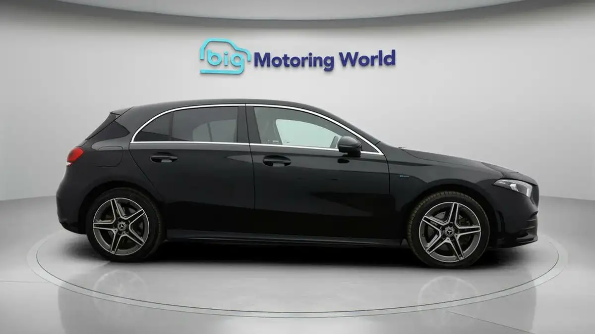 2021-mercedes-benz-a-class-13-a250e-amg-line-hatchback-5d-big-7