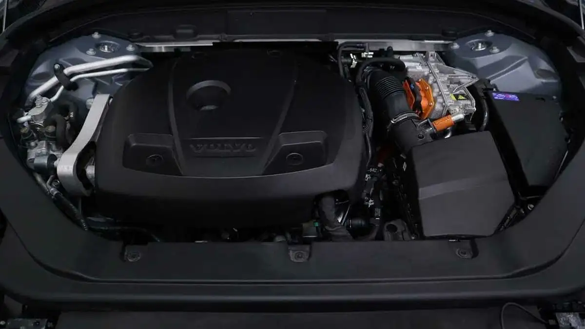 2024-volvo-xc60-20-t8-ultimate-dark-big-14