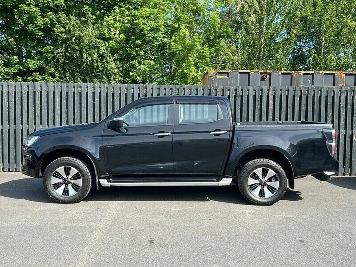 2022-isuzu-d-max-19td-dl40-pickup-big-3