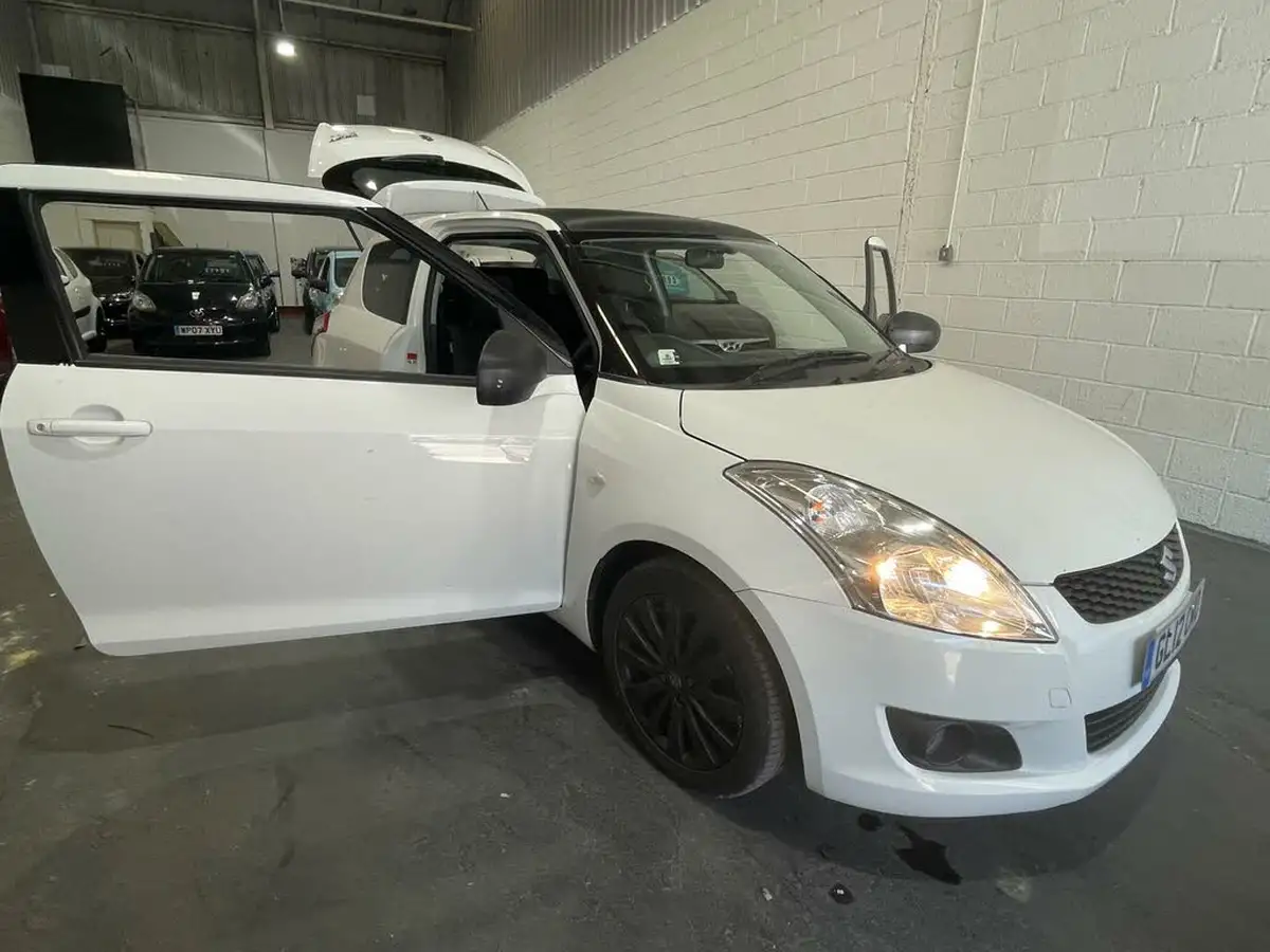 2012-suzuki-swift-12-attitude-3d-big-43
