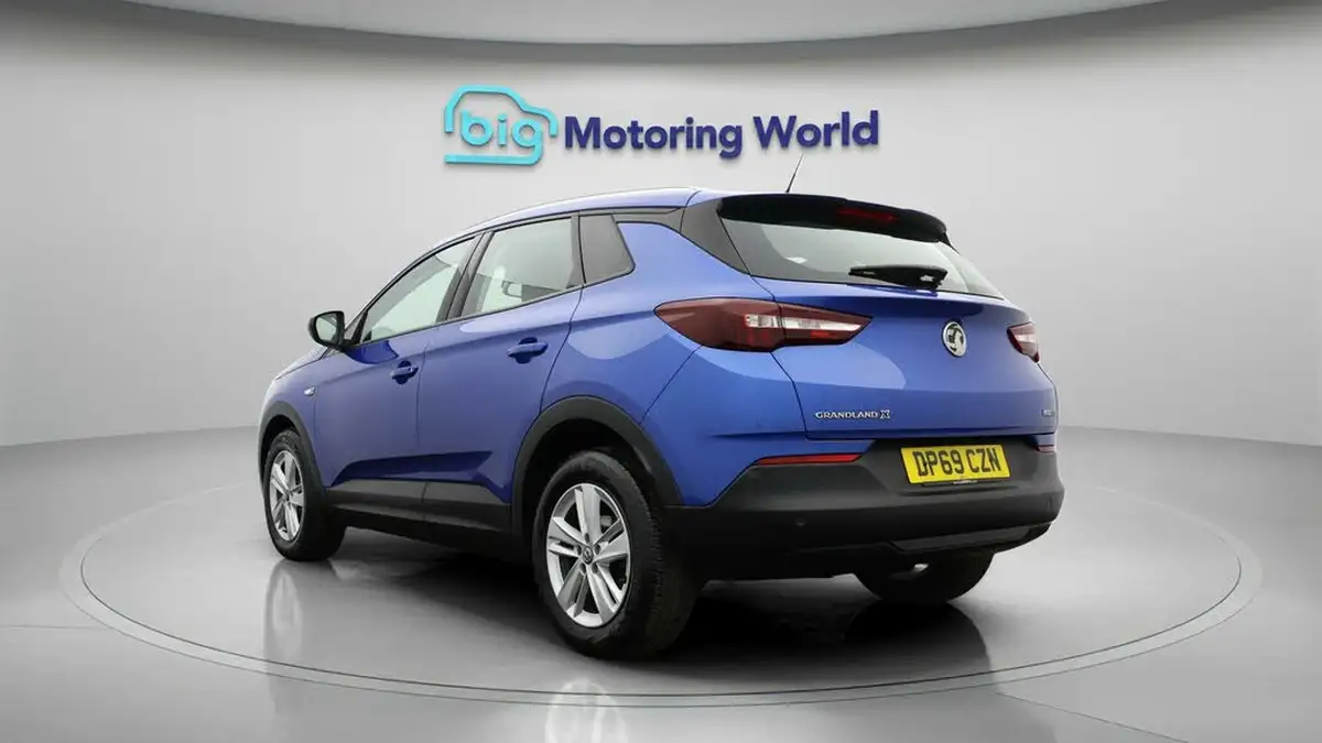 2020-vauxhall-grandland-x-15td-se-big-4
